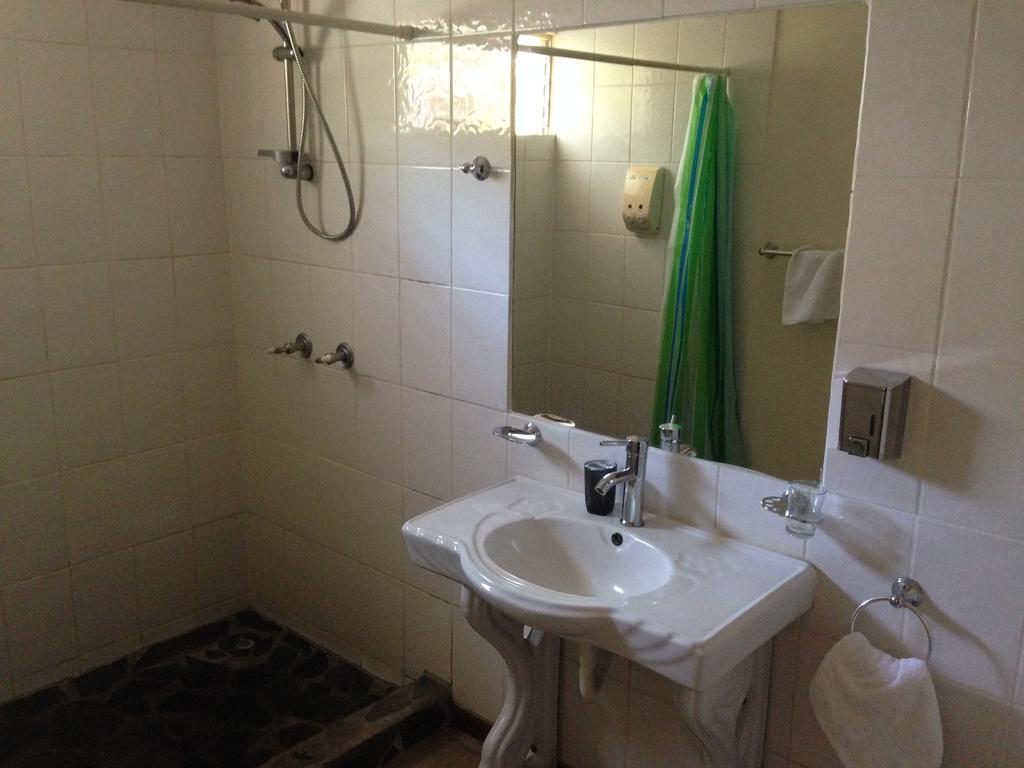 Dushi Vida Country Inn Alajuela Room photo